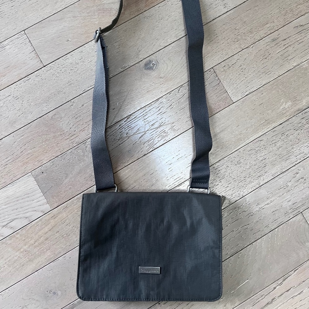 Baggallini Triple Zip Crossbody Bag Gray Nylon Adjustable Strap Travel Casual